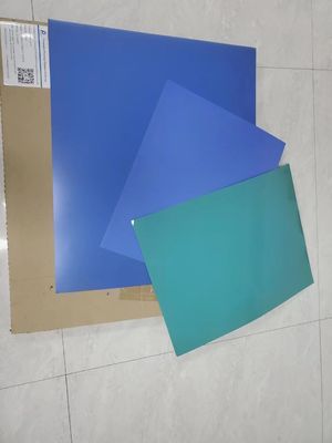 La capa azul que imprime las placas ULTRAVIOLETA del CTP, la compensación de aluminio CTCP platea