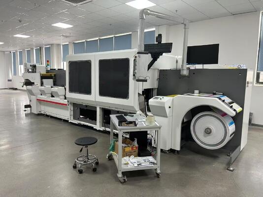 Prensa de impresión digital monocromática de doble cara con tecnología de tinta pigmentada a base de agua diseñada para soluciones de impresión