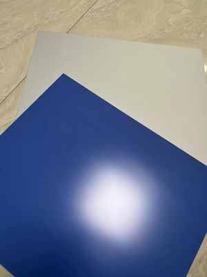 Periodo de validez de 20 meses Placa de impresión sin proceso con un grosor estándar de 0,28 mm y un ancho máximo de bobina de 1350 mm