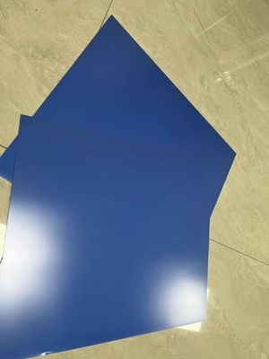 Computadora térmica perforada azul para la impresión de bobinas de 1350 mm como máximo