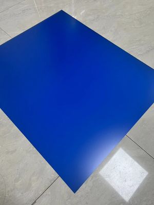 Placa térmica CTP con vida útil de 24 meses, ancho máximo de bobina de 1350 mm y tiempo de revelado de 25 ± 5 s para impresión offset