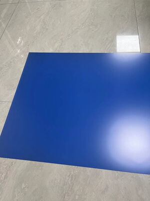 Placa CTP de doble capa con fuente de luz sensible de 830 nm y ganancia de puntos ≤ 10% para impresión offset de alta calidad
